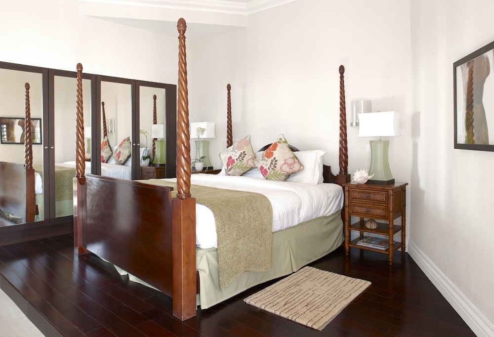Signature, Suite, King Bed, Beach Front