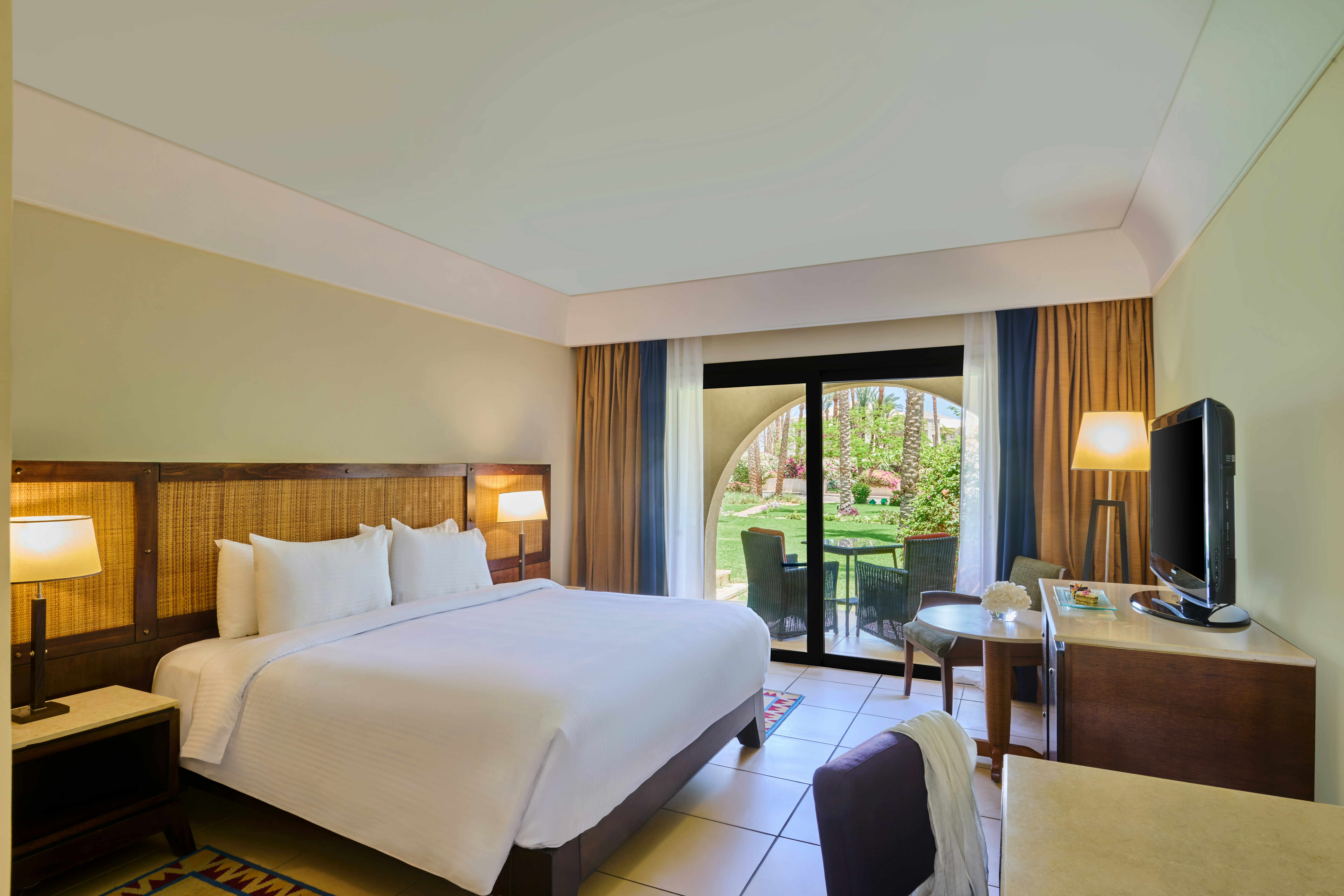 ROOM, KING BED, GARDEN VIEW