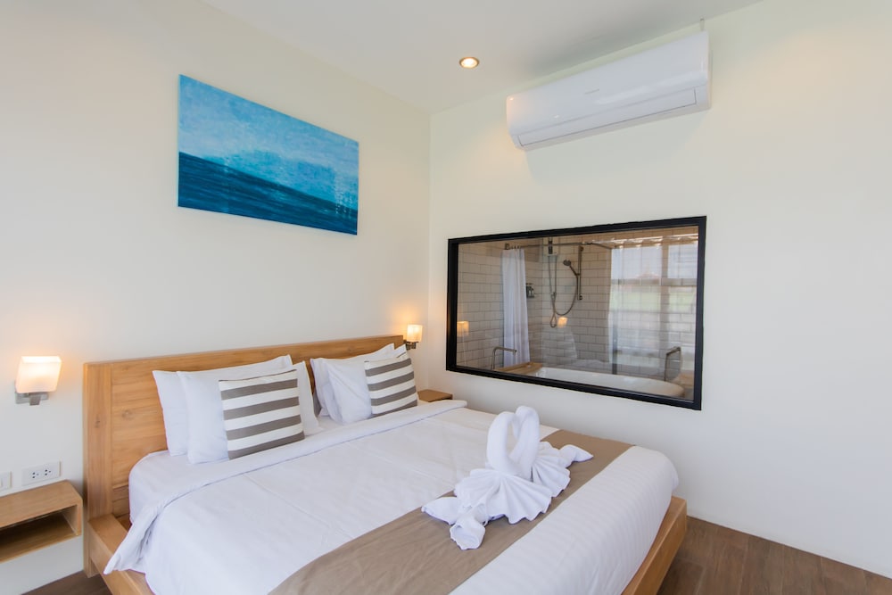 DELUXE, SEA VIEW