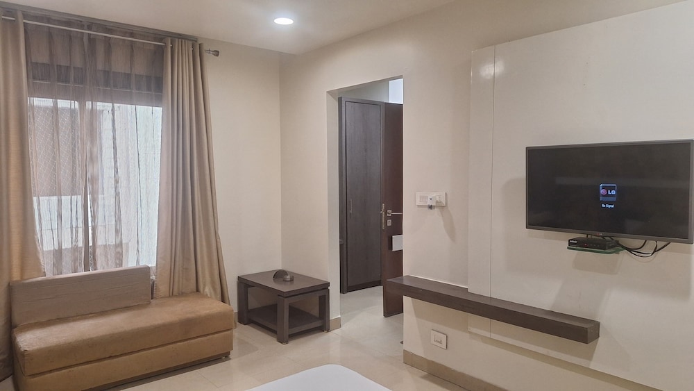 HOTEL ALANKAR PALACE 22/24