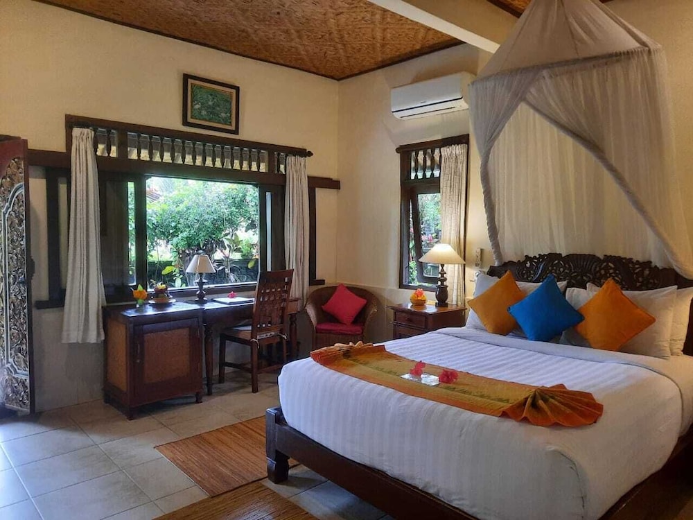 Garden, Standard, Queen Bed