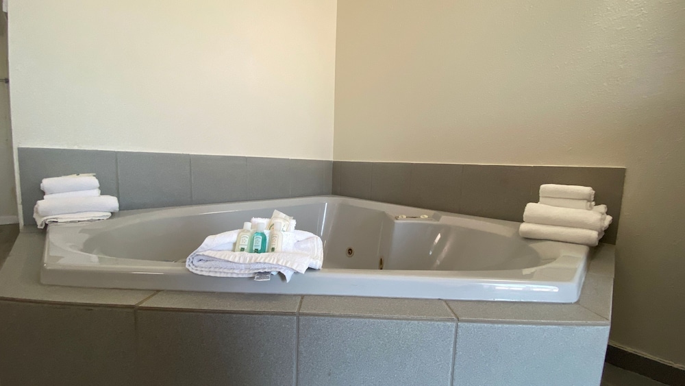 Quality Inn Branson Hwy 76 Central 31/53
