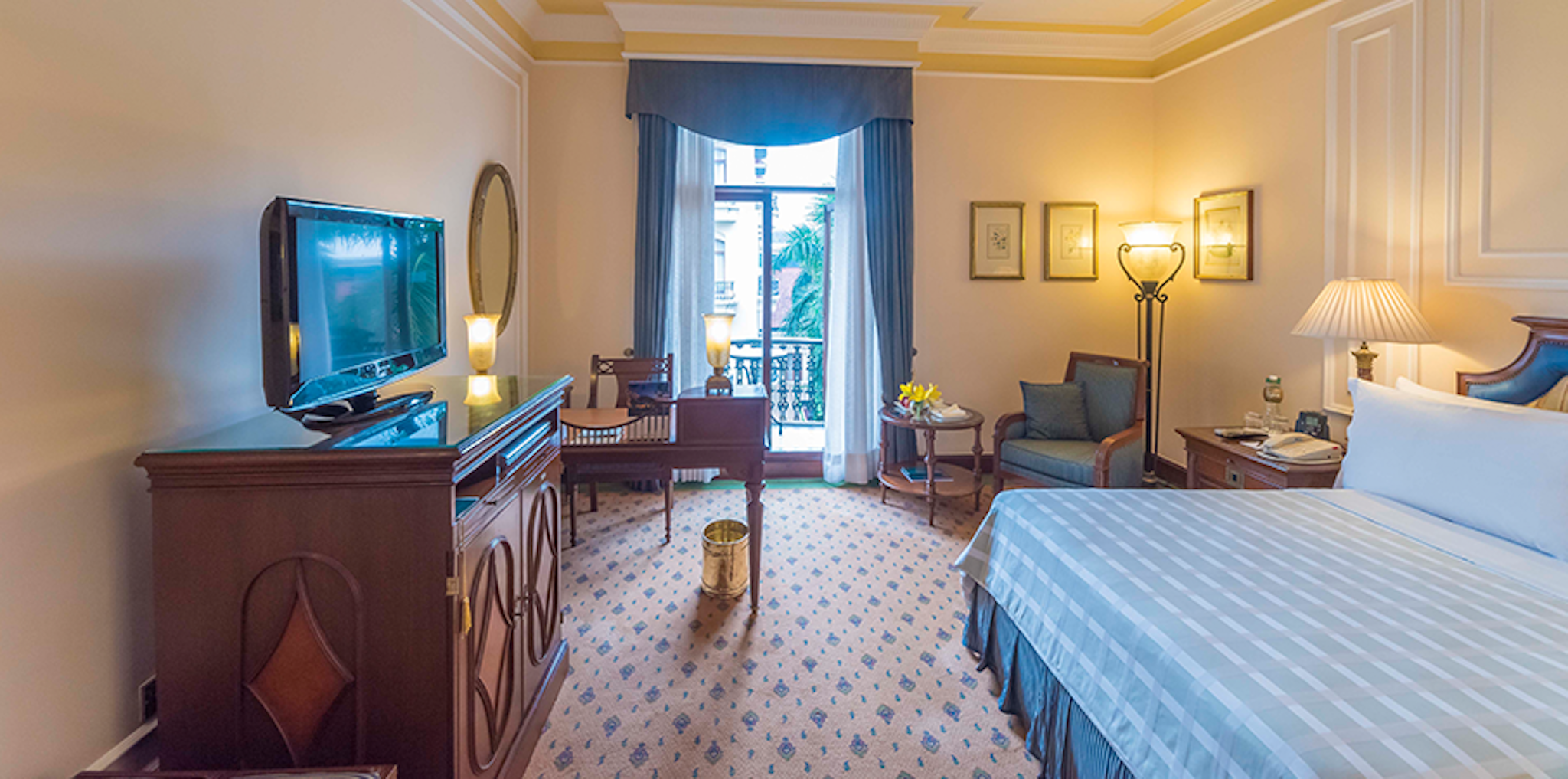 THE OBEROI GRAND 7/81