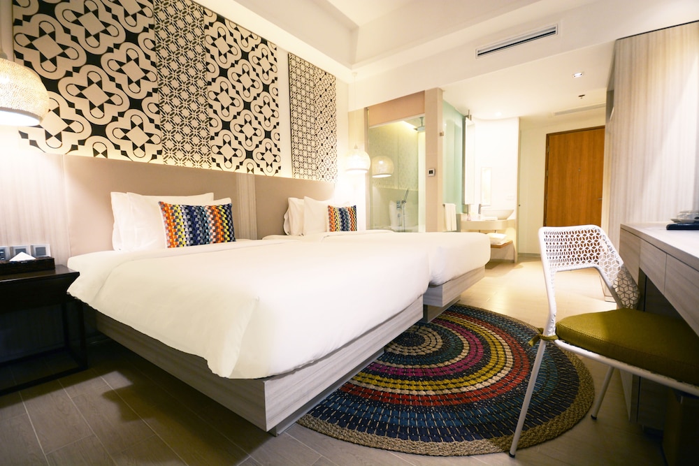 DELUXE, TWIN BEDS