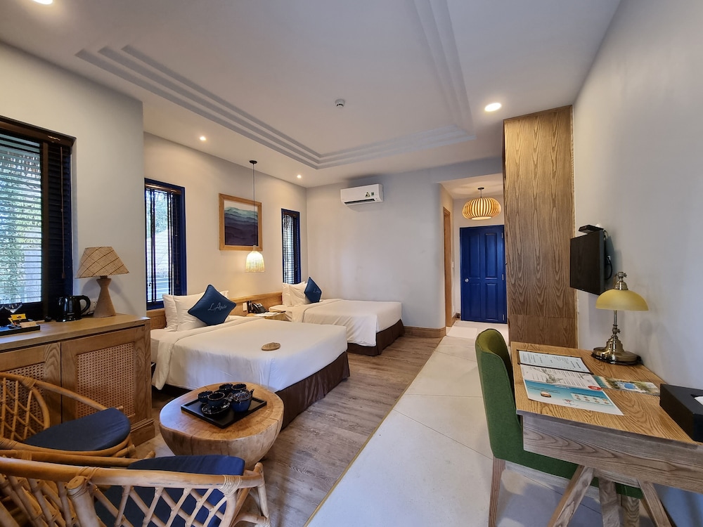 Deluxe, Twin Beds, Garden View, No Balcony