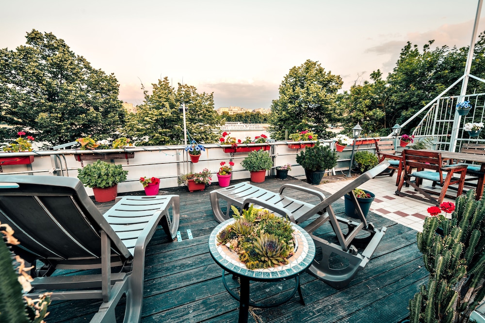 Island Hostel - Adults only 34/49