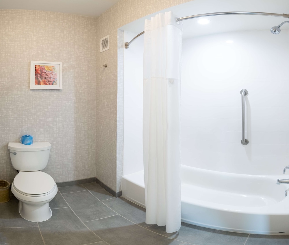 Hampton Inn And Suites Dallas Lewisville Vista Ridge Mall 23/71