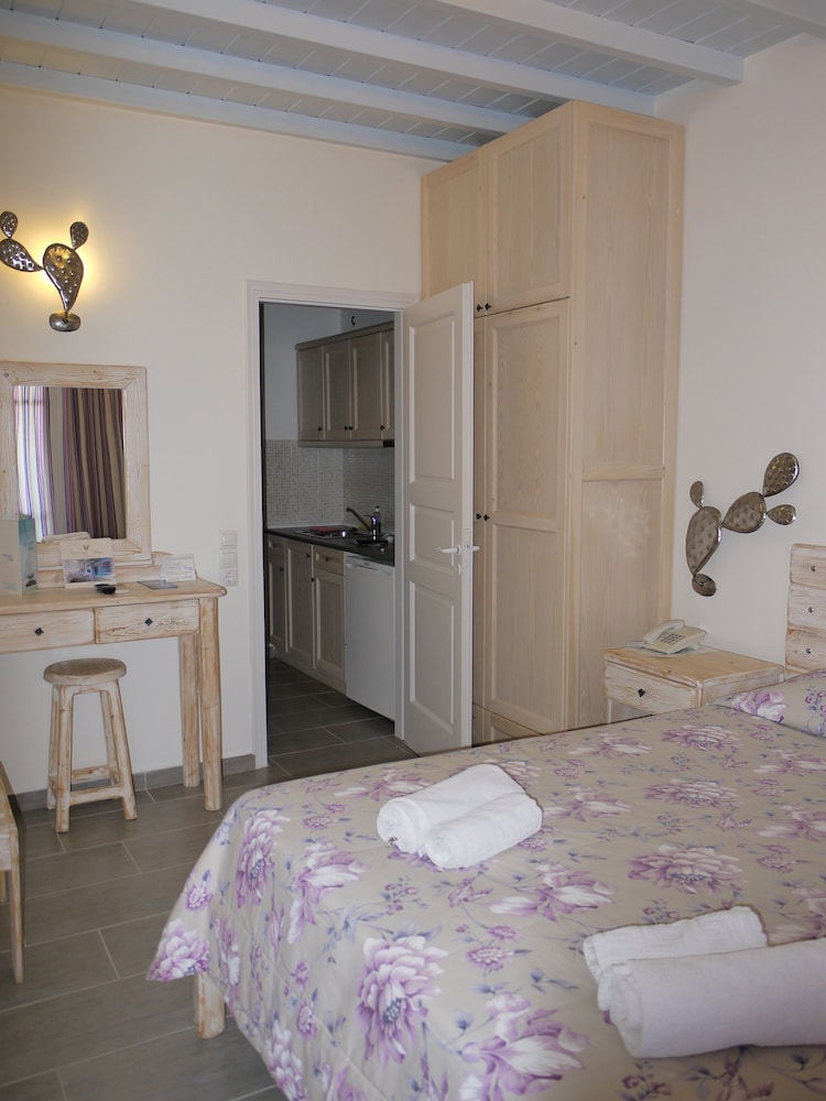 Panormos Village Seaside Resort 26/81