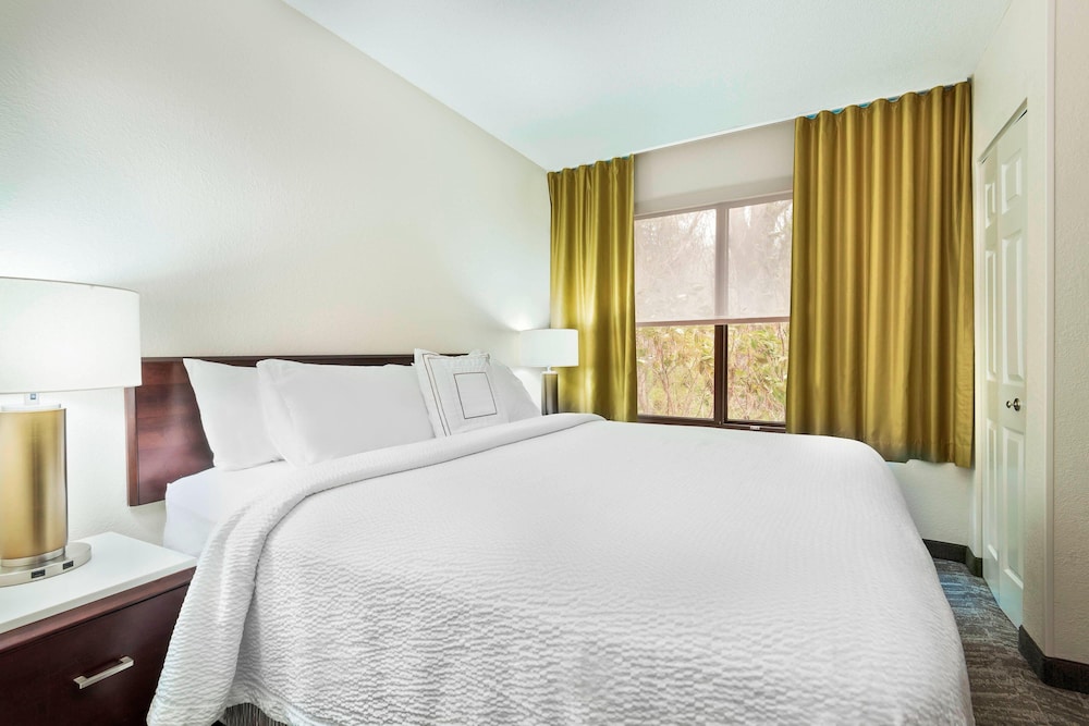 SUITE, KING BED, SOFA