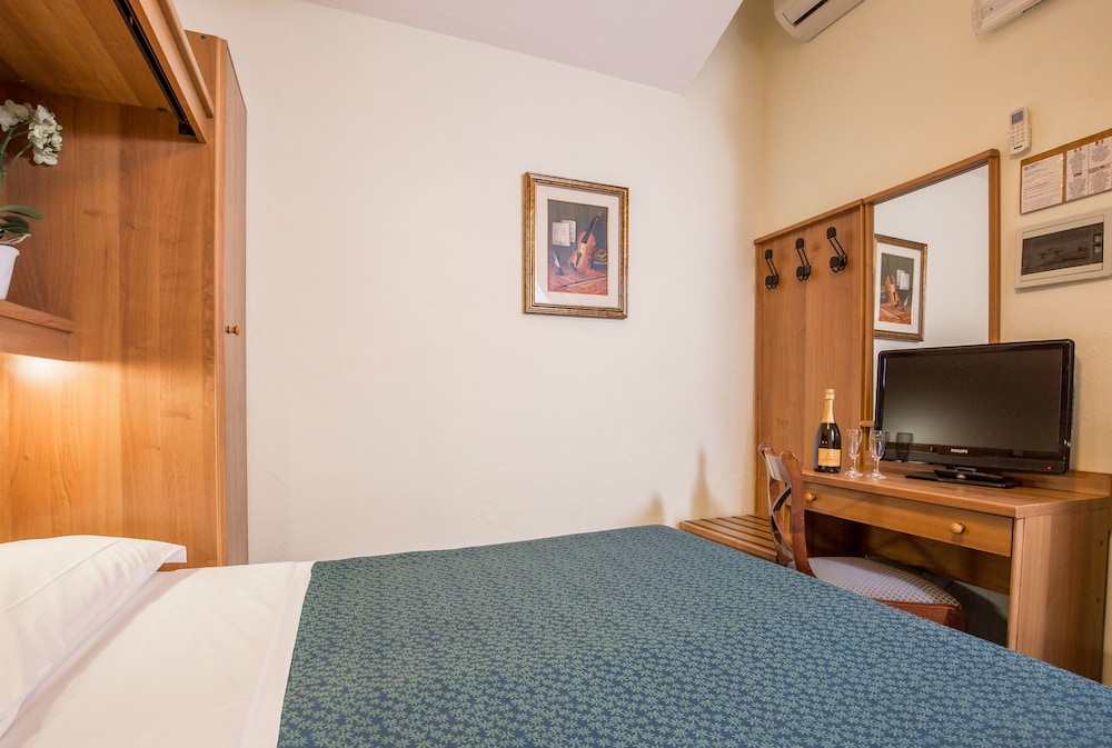 Hotel Trastevere 4/40