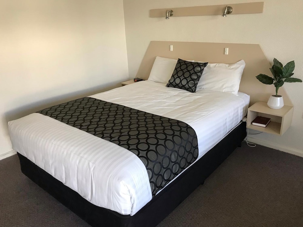 COBB INLANDER MOTEL 15/32