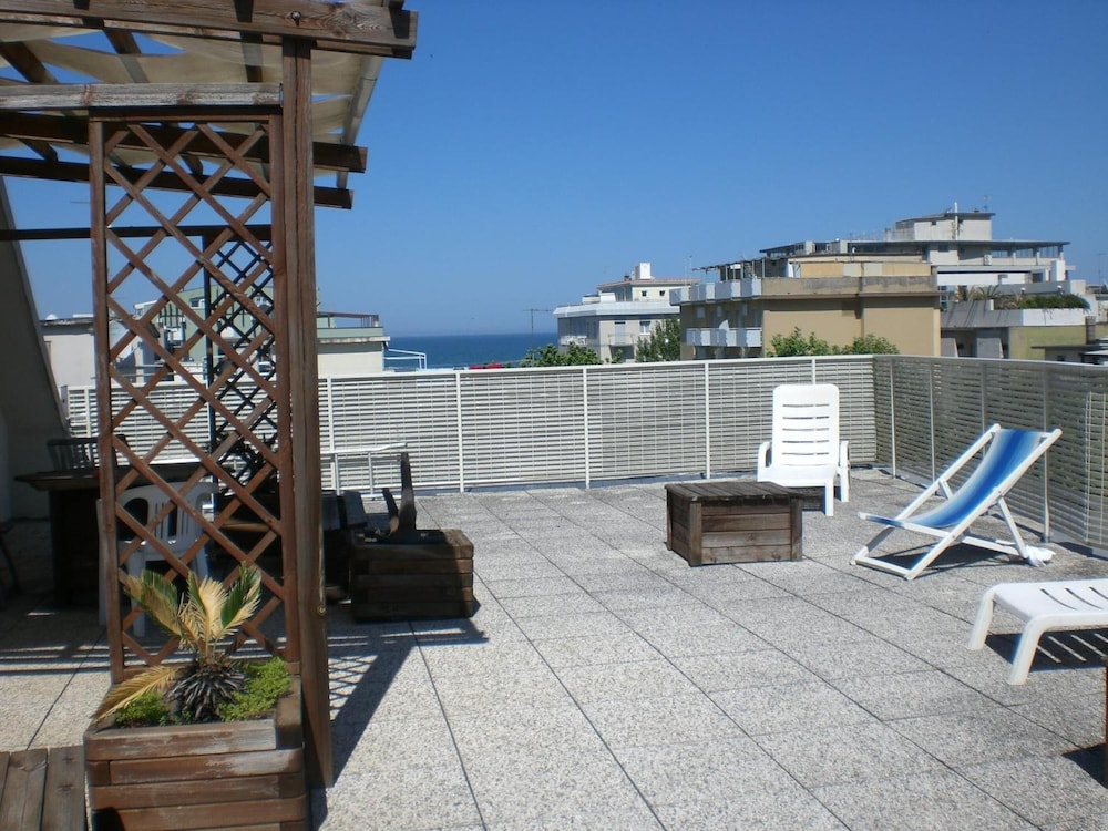 Hotel Arno Rimini 39/44