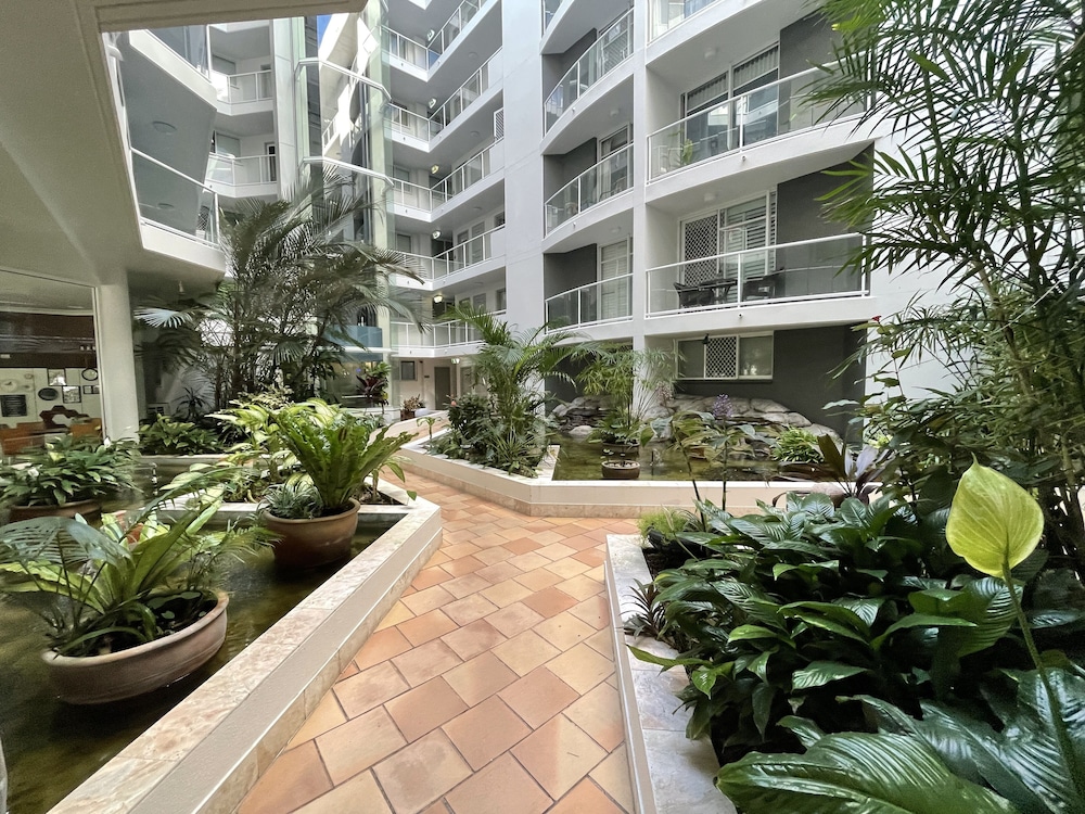 Atrium Resort 60/70