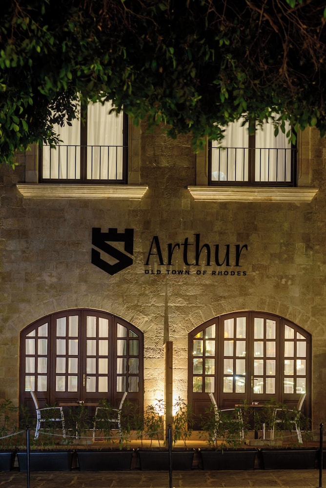 Arthur Suites 11/60