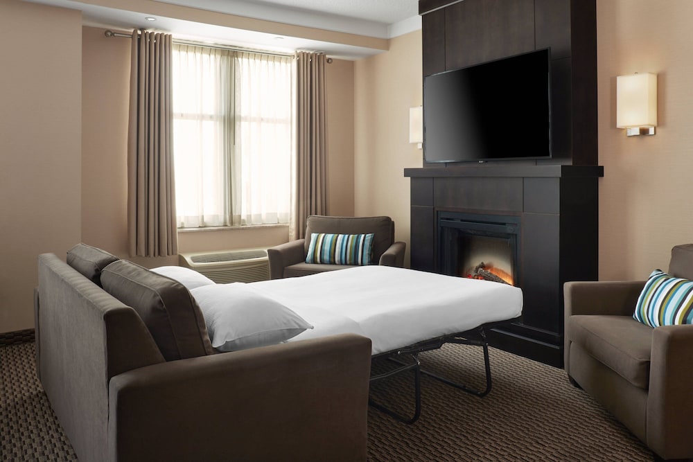 Delta Hotels by Marriott Guelph Conference Centre 10/39