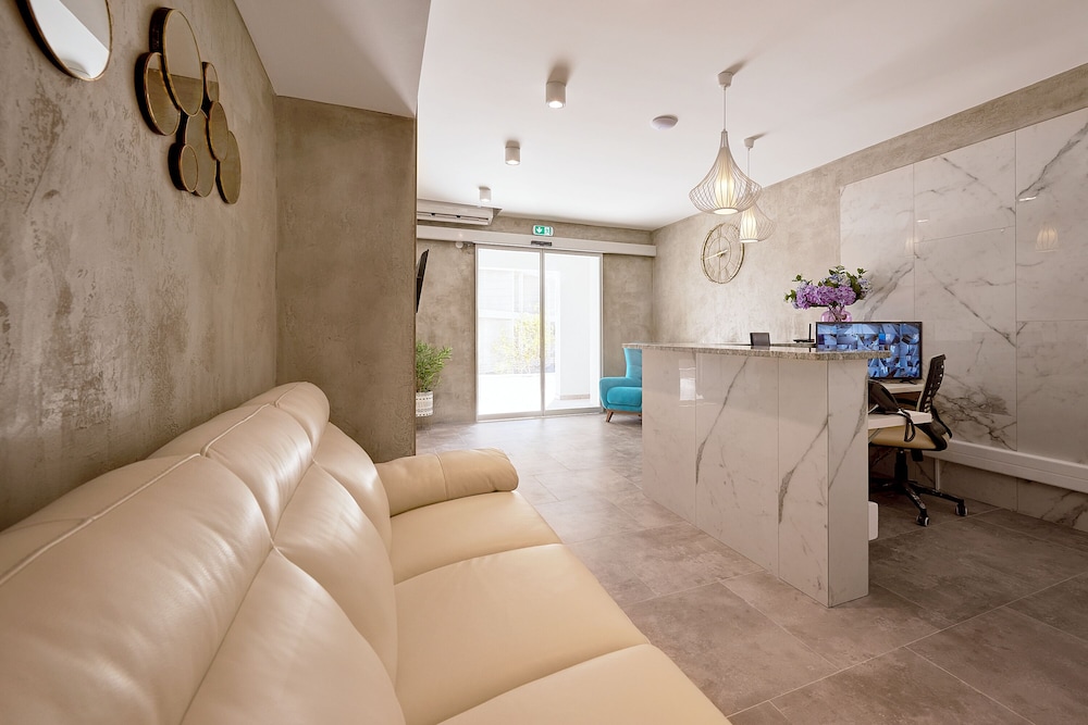 Hotel Larimar 5/50