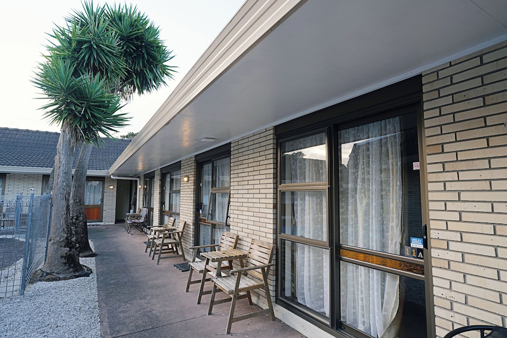 DUKES MIDWAY LODGE 22/43