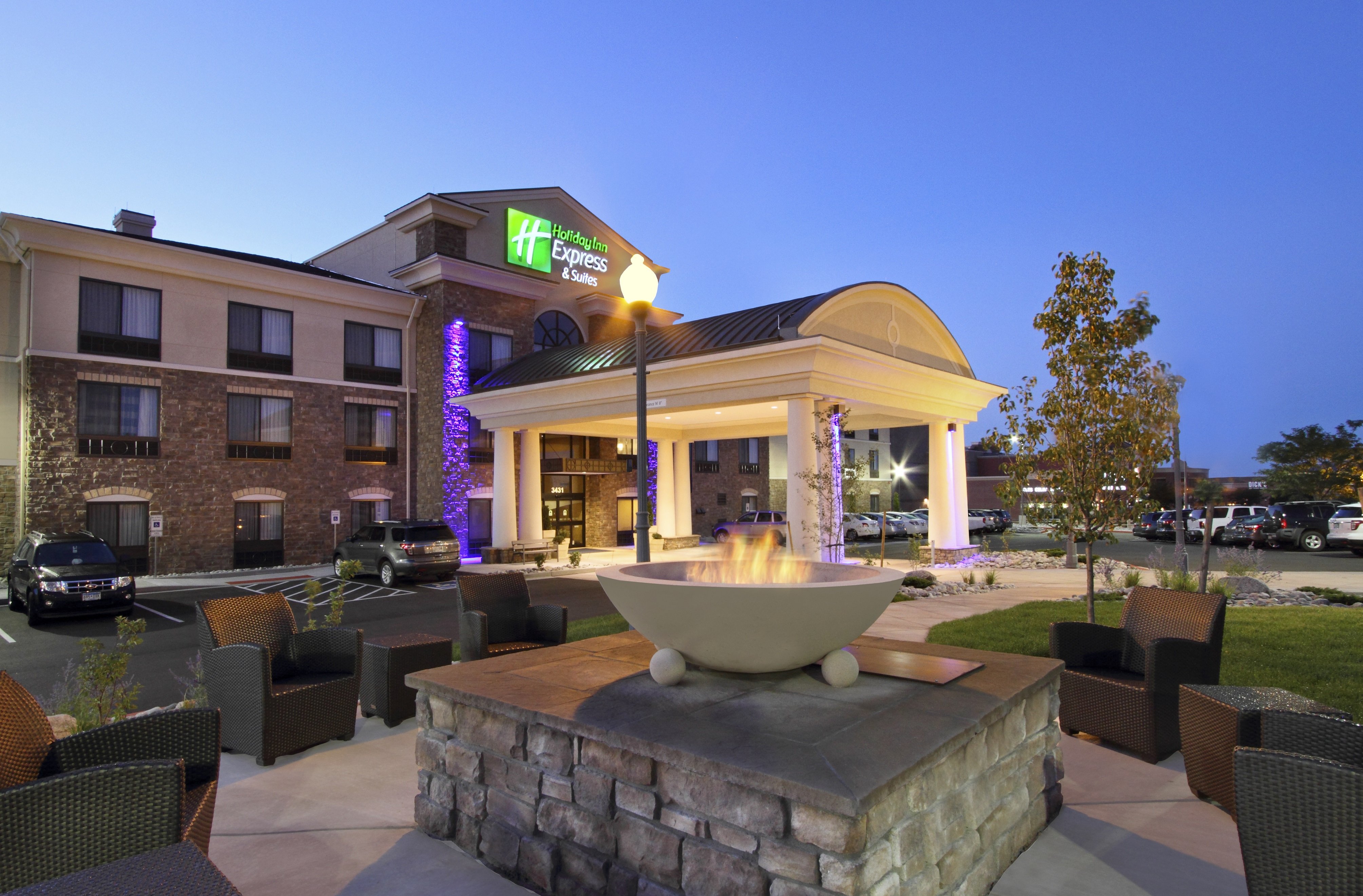 Holiday Inn Express Suites Colorado Springs First Main 3/28
