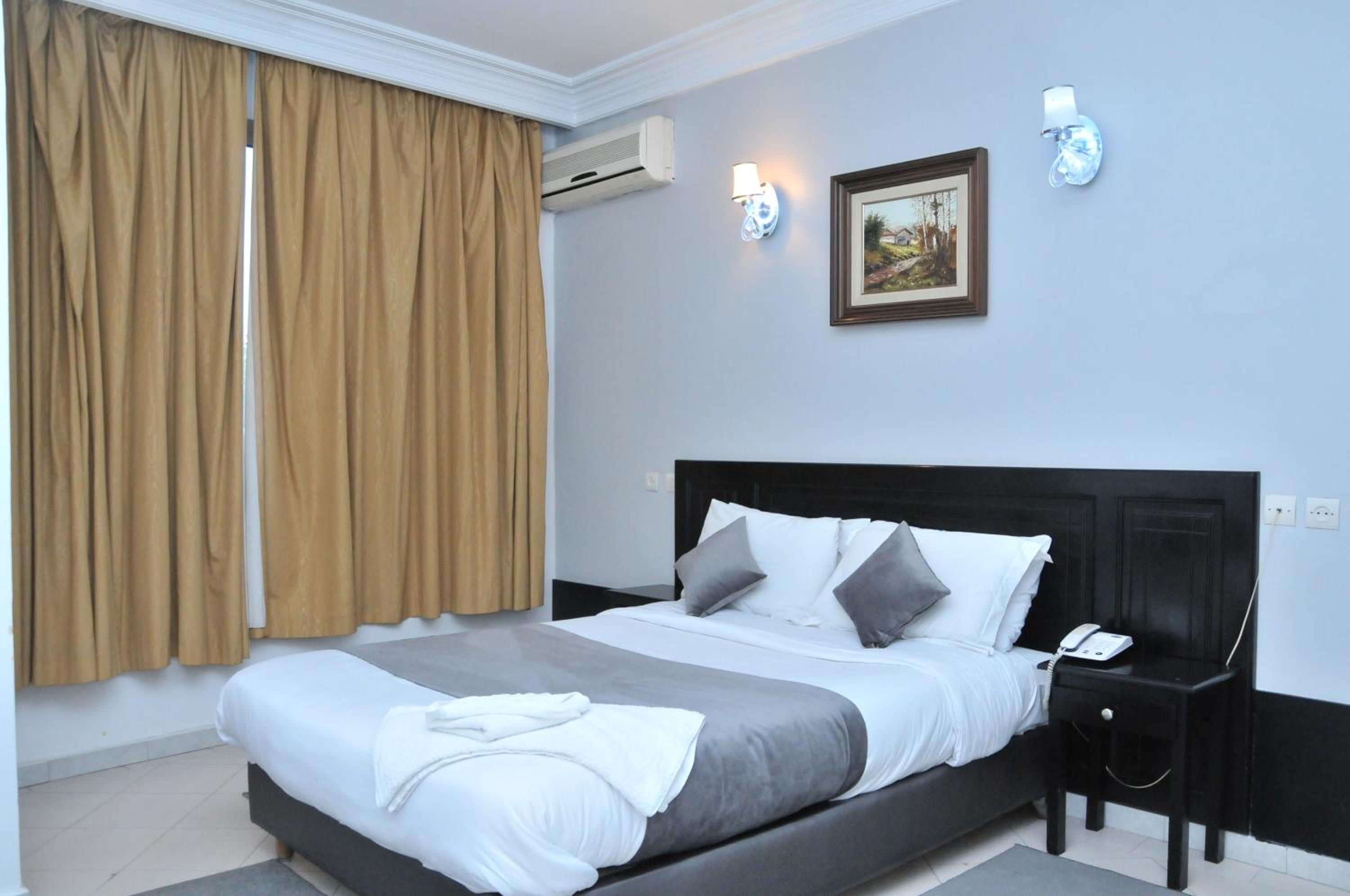 Hotel East West 22/50