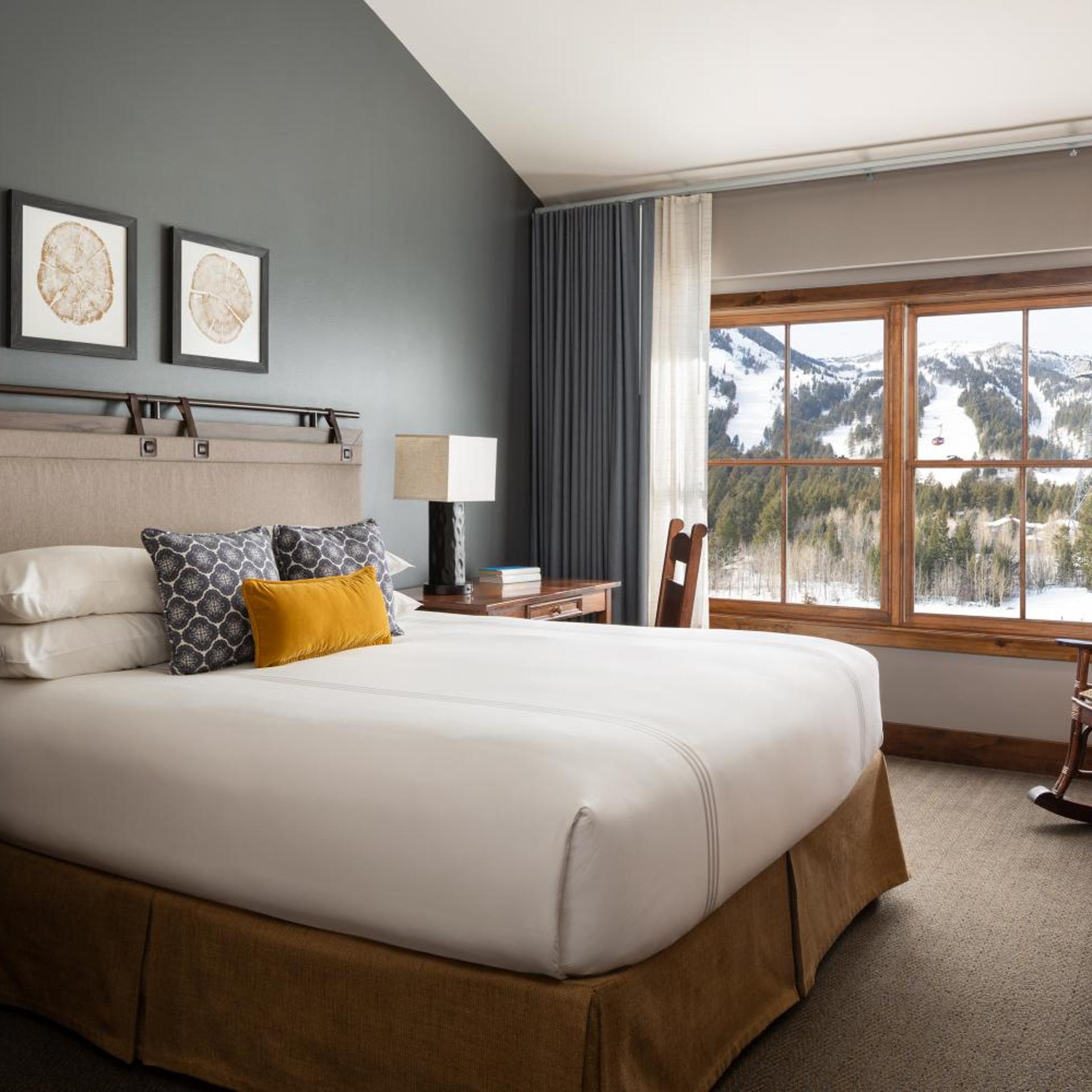 2 Bedrooms, Bi Level, Suite