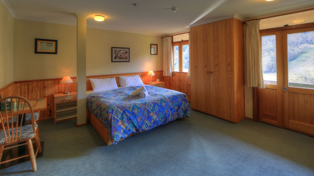 CANDLELIGHT LODGE 13/59