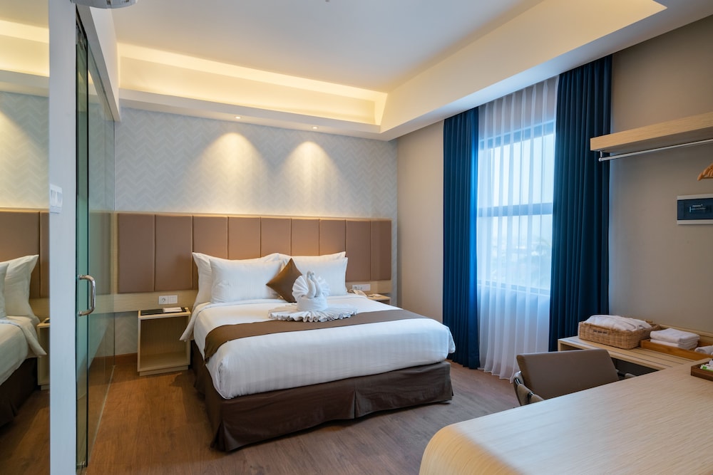 Luminor Hotel Airport Sidoarjo By WH, Best Choice and Strategic Location with a Rooftop area in Town 9/38