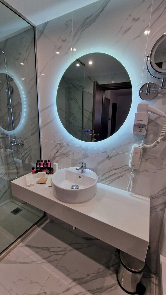 INTERNATIONAL ATENE HOTEL 45/48