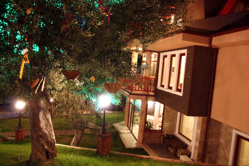 Aeneas Hotel 47/50