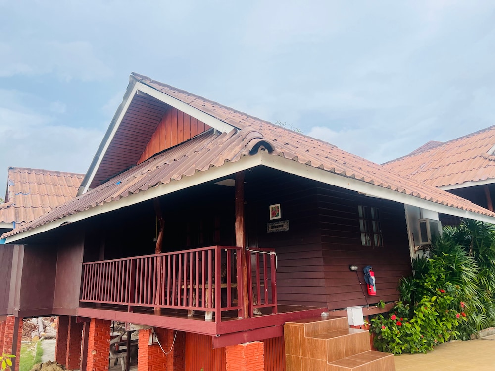THARATHIP RESORT 2/68