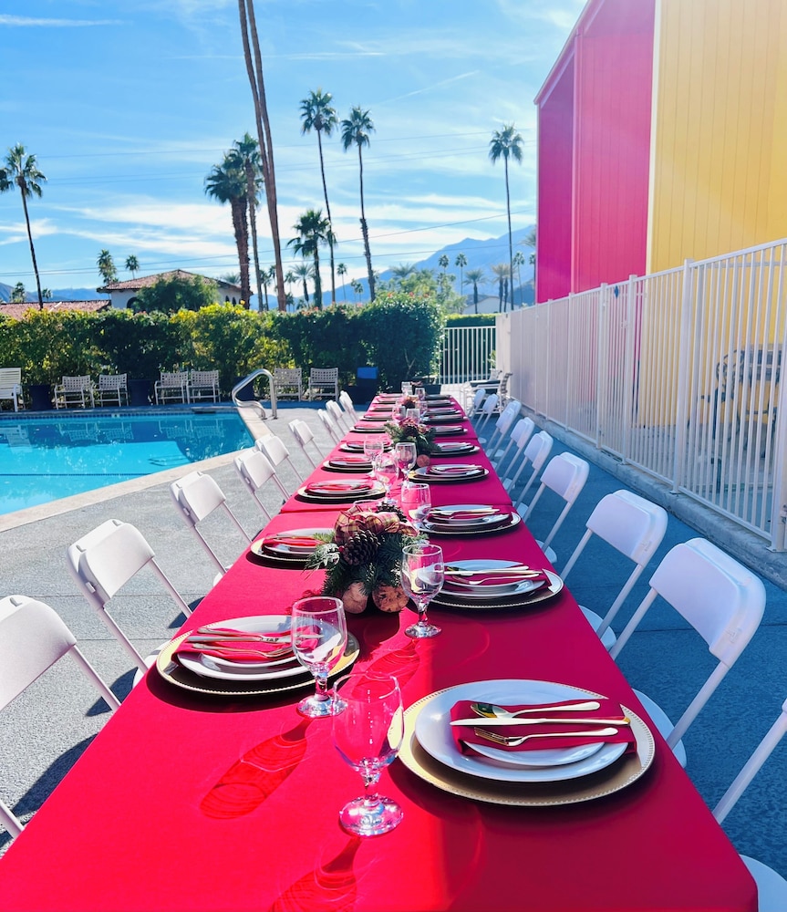 Delos Reyes Palm Springs 52/63