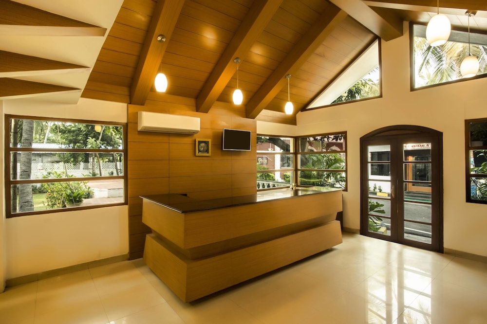 Shelter Beach Resort 33/66