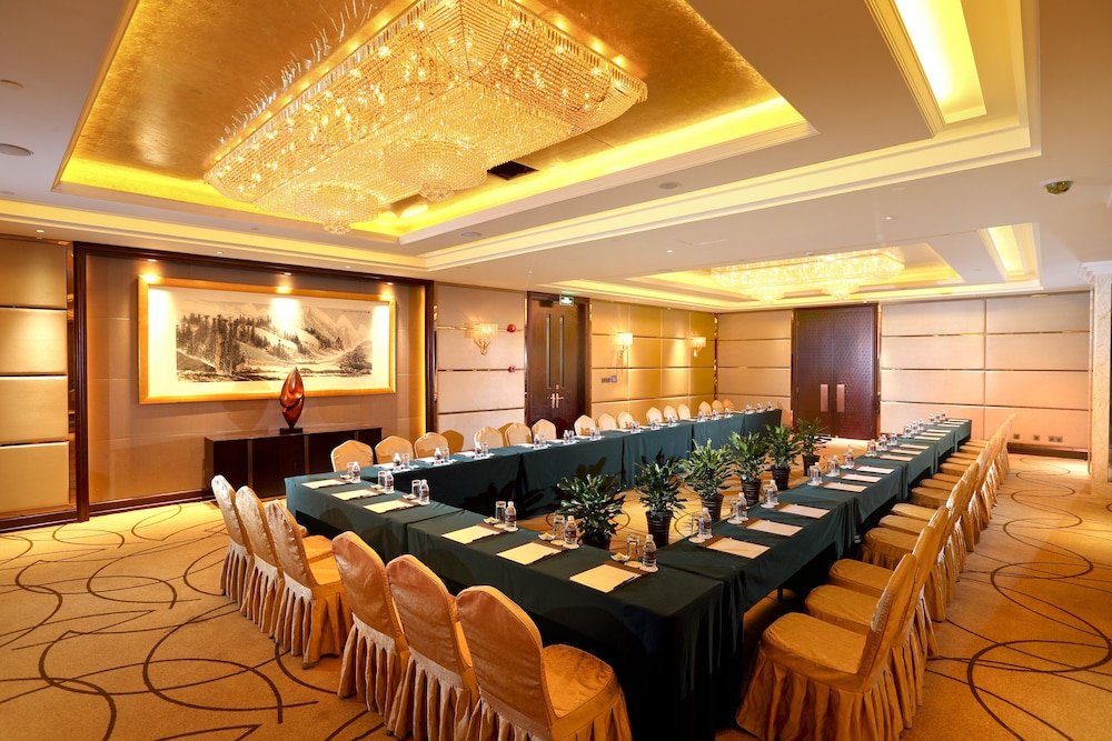 Royal International Hotel 32/60