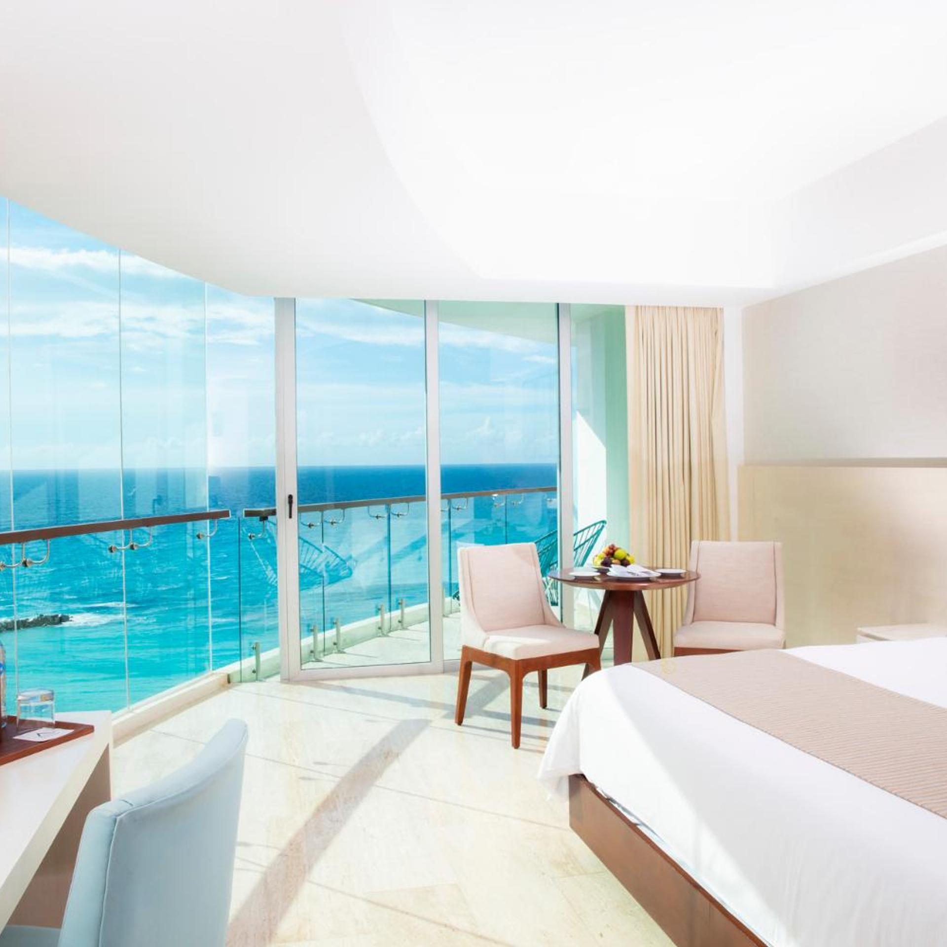 Altitude, Suite, Partial Ocean View, Corner، Altitude By Krystal Grand Punta Cancun All Inclusive 5/7