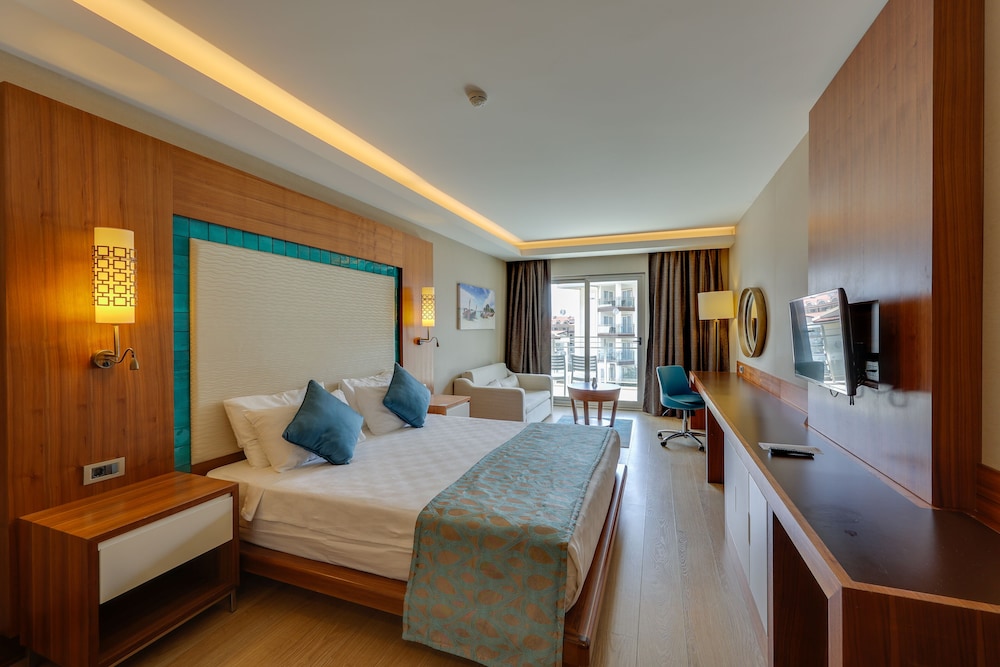 ROOM, DOUBLE BED