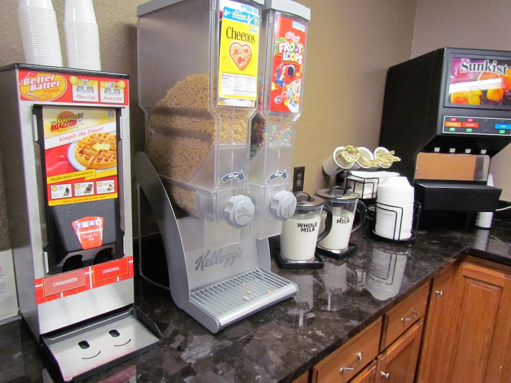 Oak Hill Inn and Suites 30/62