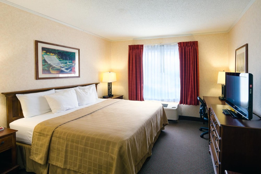 Coshocton Village Inn and Suites 18/68