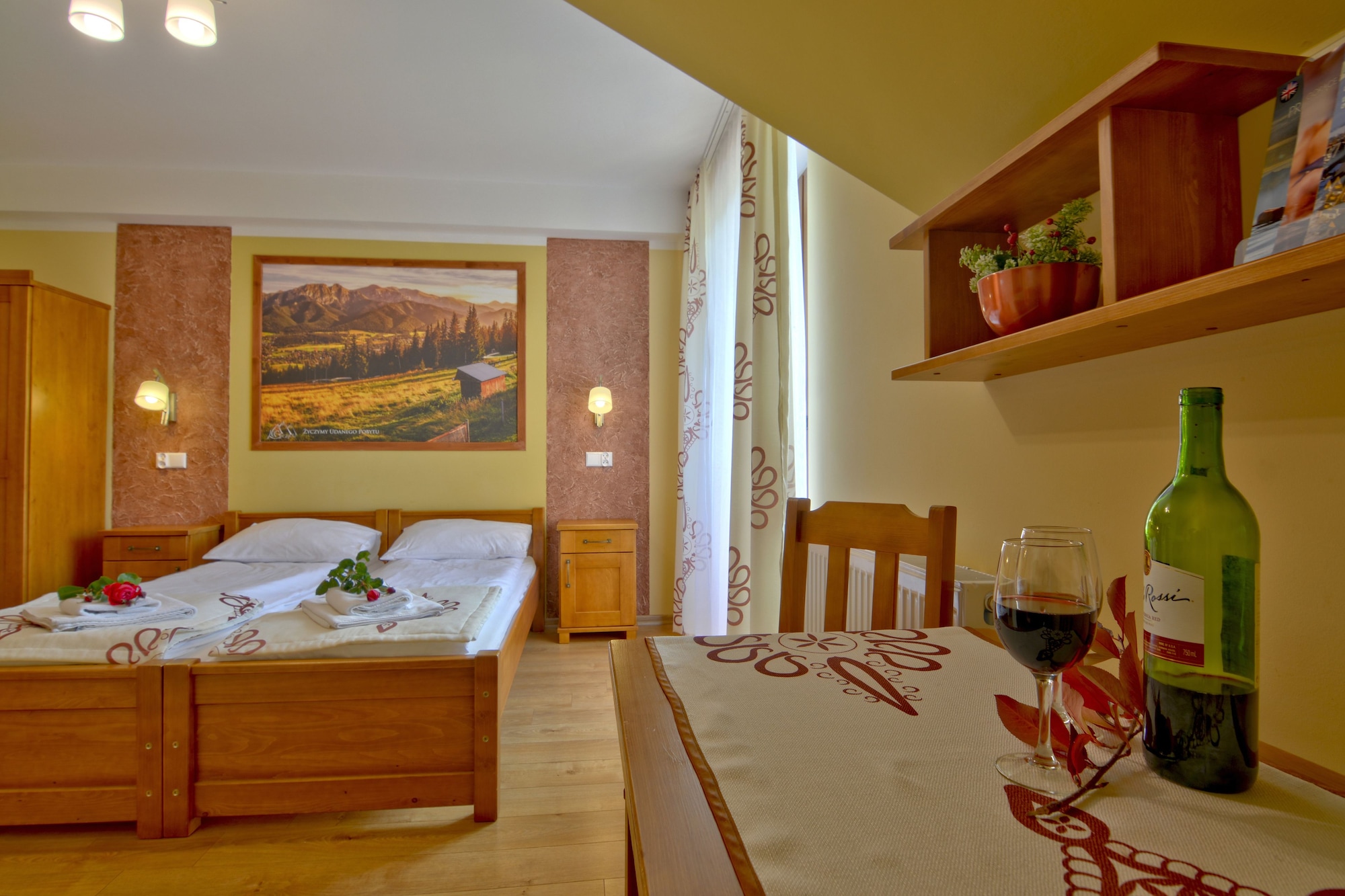 ROOM, DOUBLE OR TWIN BED, WITH EXTRA BED, MOUNTAIN VIEW, BALCONY, LARGE