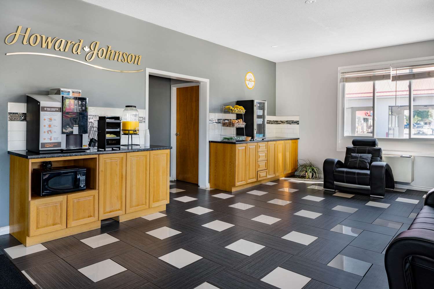 Howard Johnson by Wyndham Gananoque 5/30
