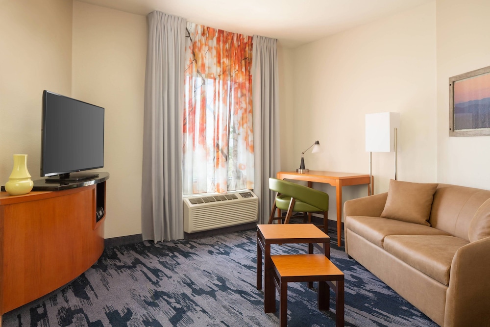 Fairfield Inn and Suites by Marriott Selma Kingsburg 20/36