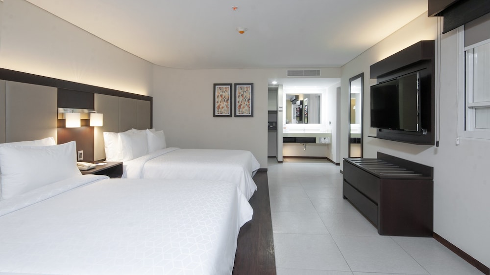 Holiday Inn Express Mexico Basilica 12/52