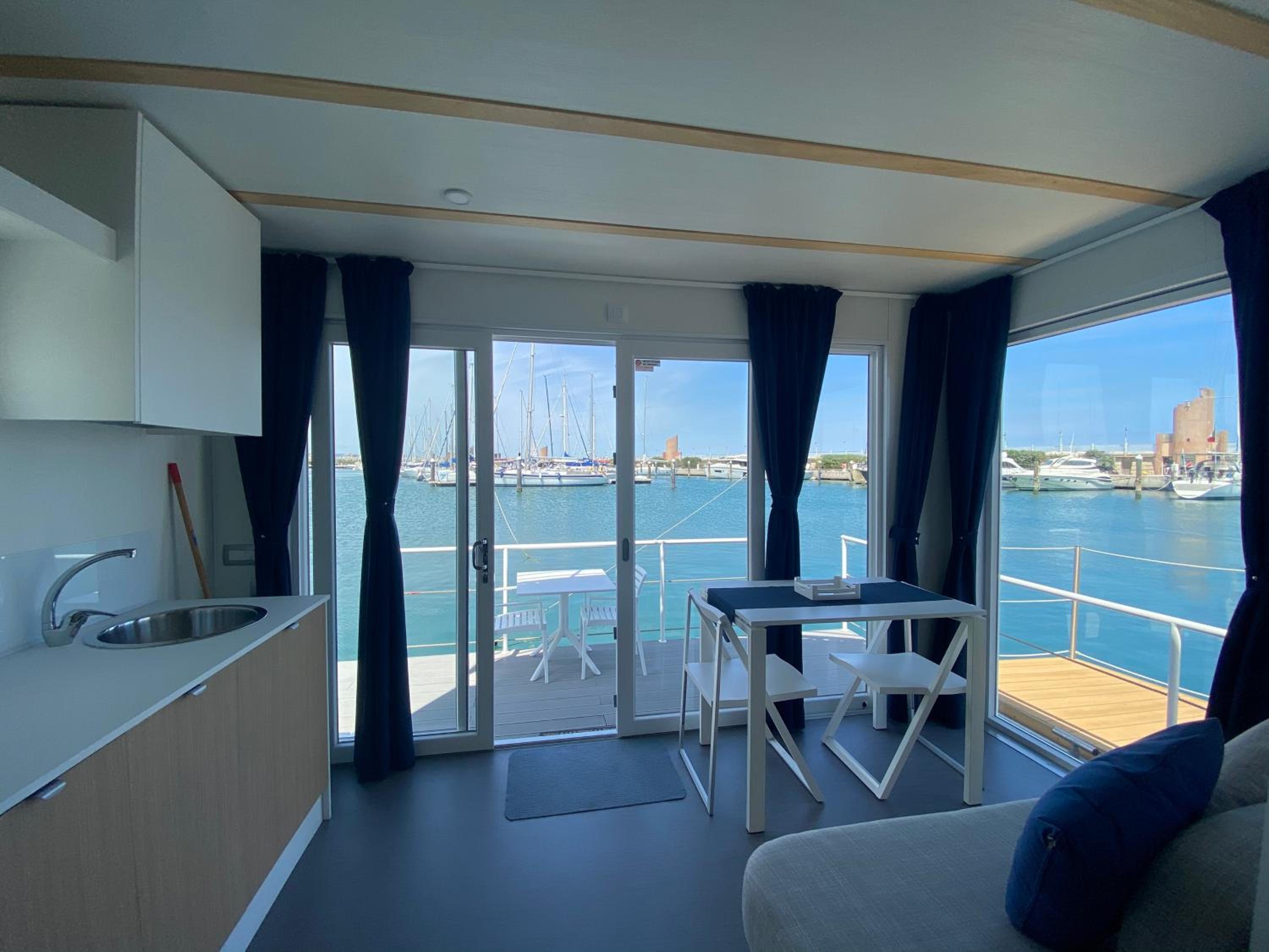 Marina Blu Floating Resort Rimini 10/27