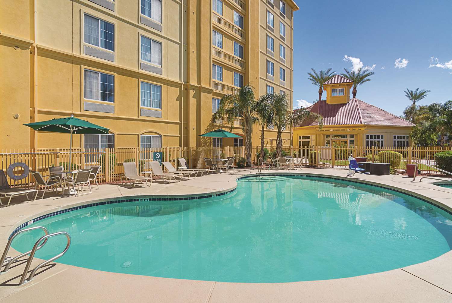 La Quinta Inn And Suites By Wyndham Phoenix Mesa West 10/56