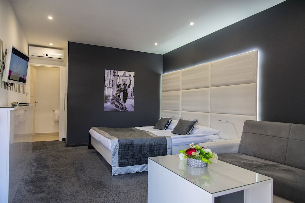 COOL ROOMS ZAGREB AIRPORT 43/62
