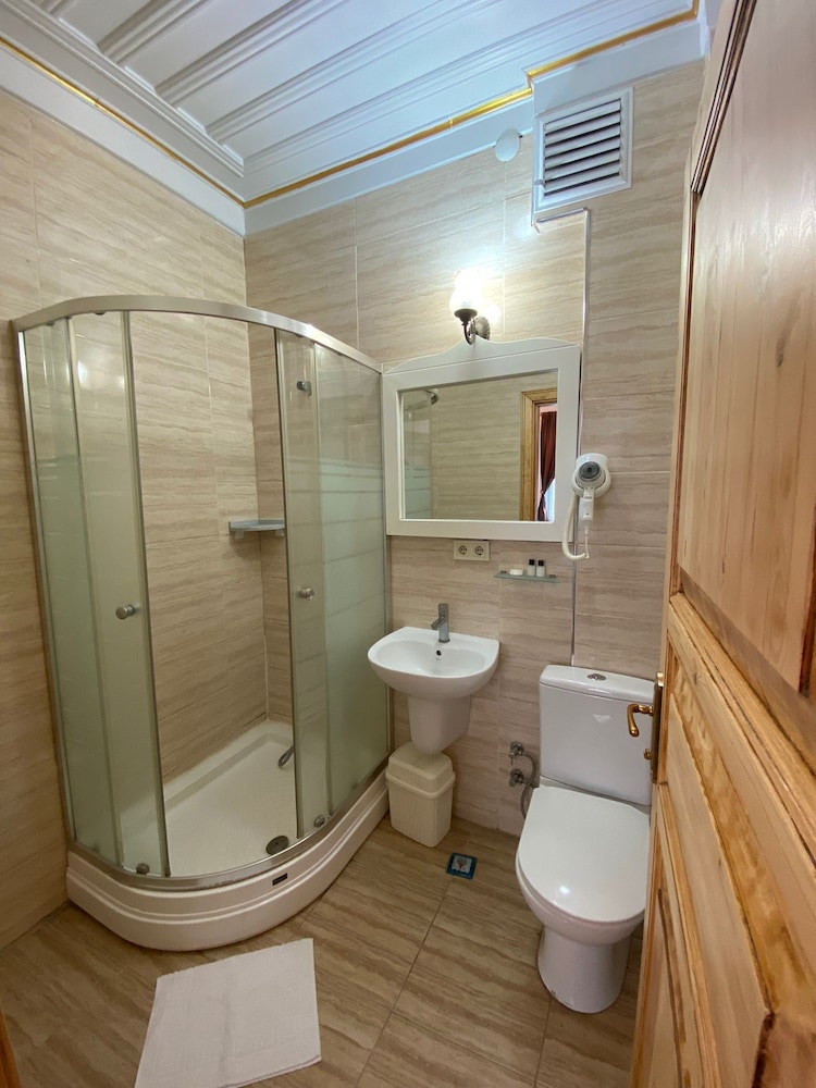 W. House Kadikoy 17/60