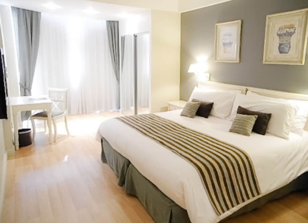 Standard, Twin Beds