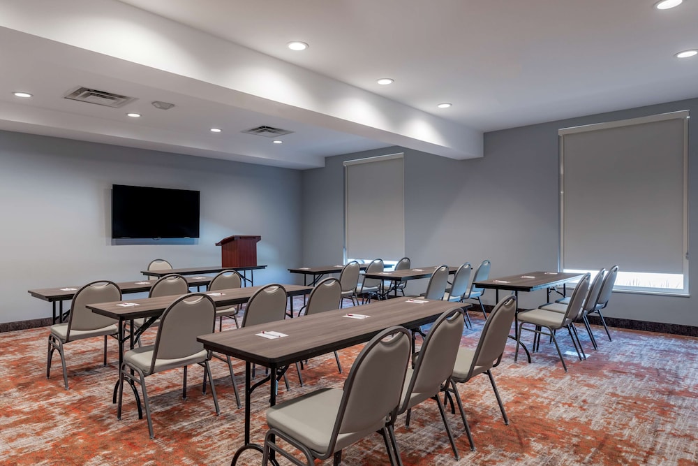 Best Western Plus Coachella Valley Inn & Suites 52/58