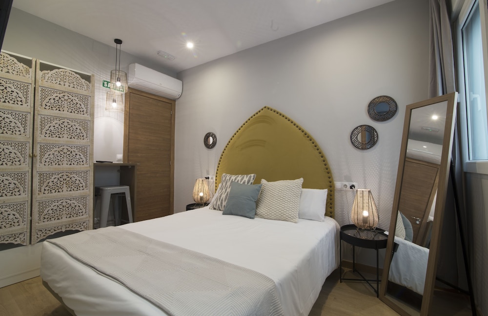 ABRACADABRA SUITES 17/54