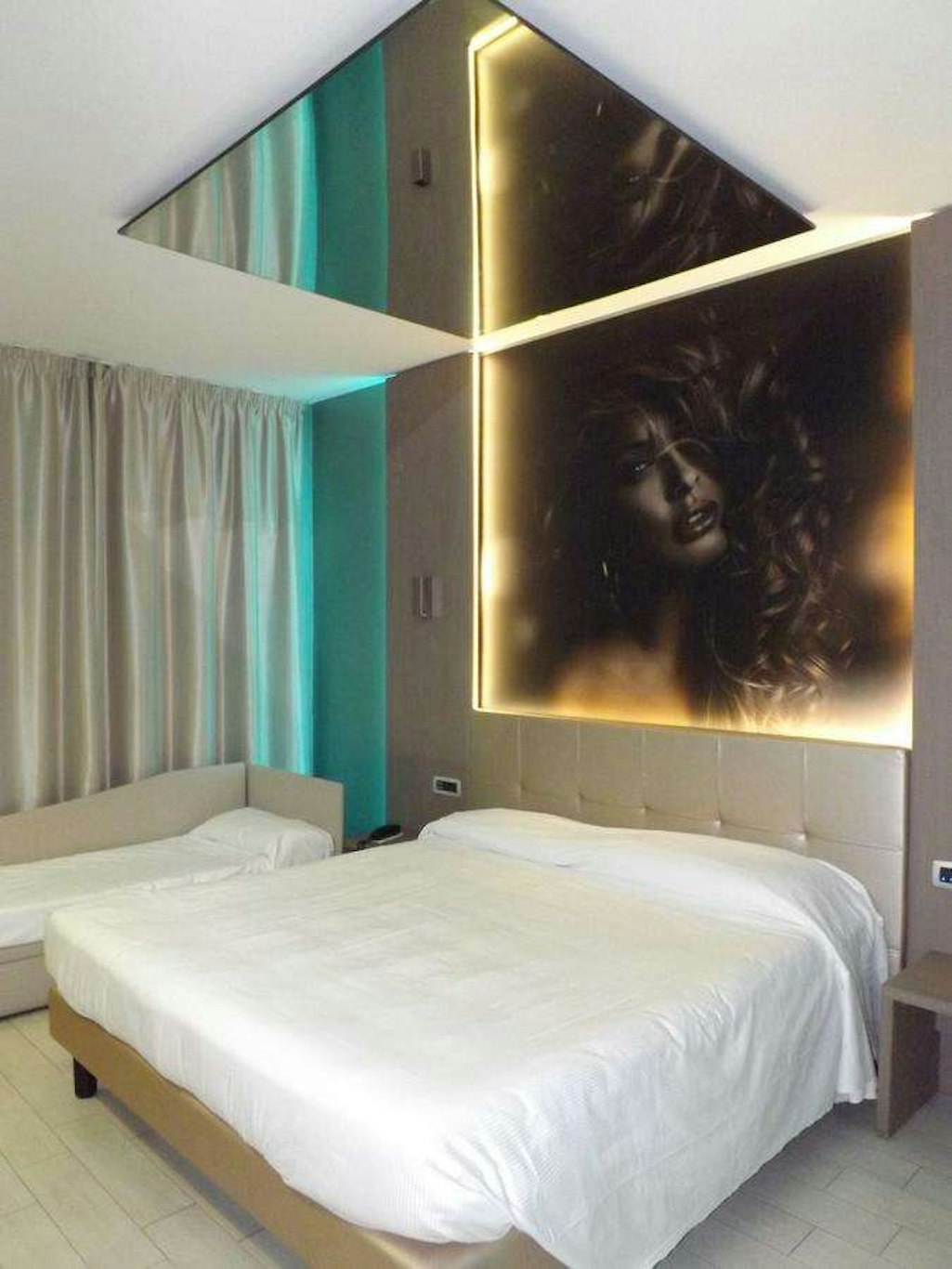 Hotel Camelia 7/18
