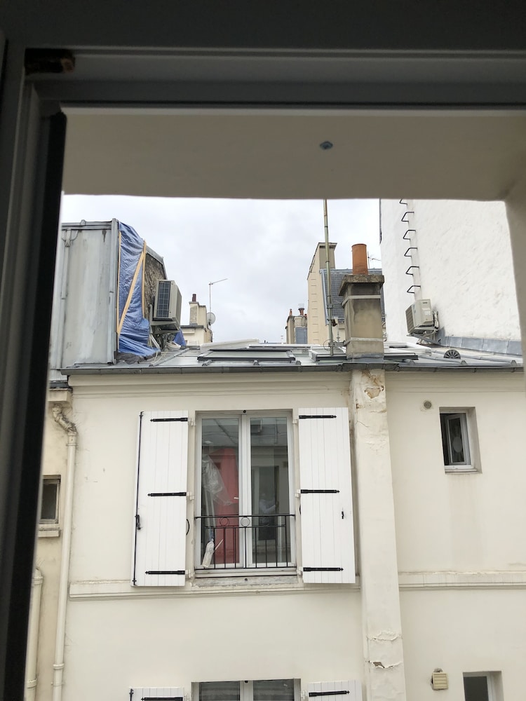 Beatrice et Emmanuel Meuble Eiffel 3/48