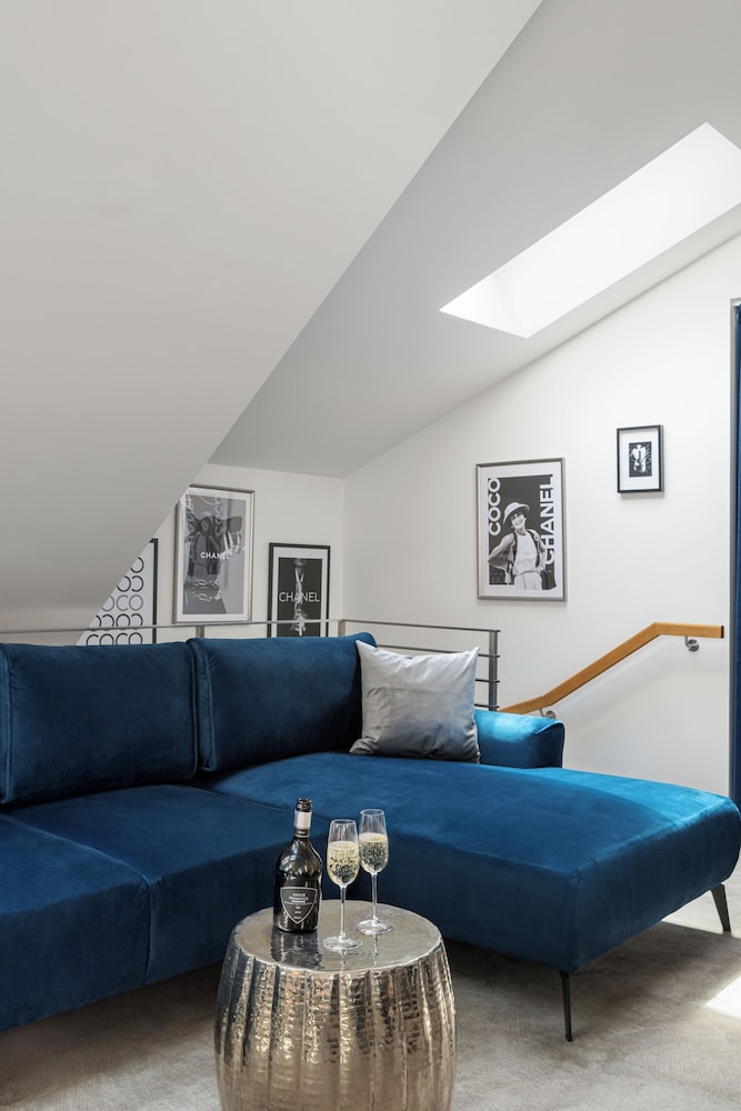 Coco Chanel Boutique Apartment 26/50
